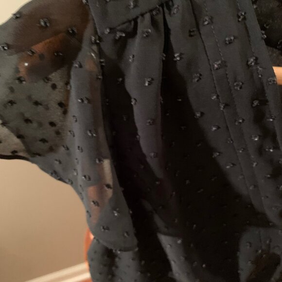 BLACK SPARKLY LOFT V-NECK TOP - Picture 2 of 7